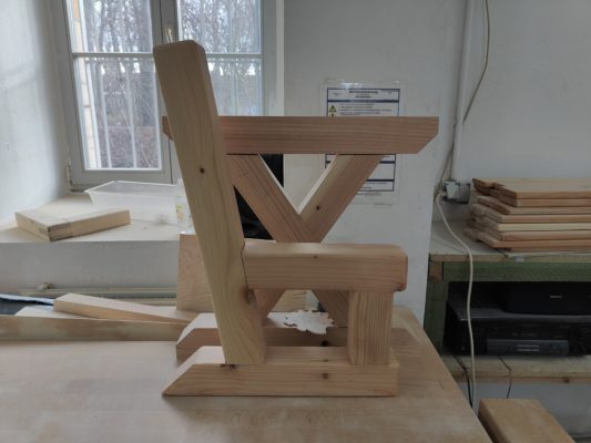 Holzbank für Kinder